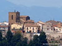 LA COLEGIATA DESDE EL SUR DESTACANDO ENTRE EL CASER&Iacute;O