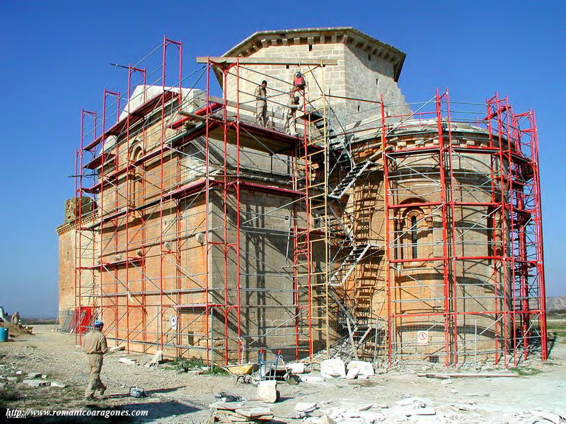 CABECERA DEL TEMPLO DURANTE LAS OBRAS DE RESTAURACI�N -FEBRERO 2001-