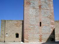 BASE DE LA TORRE DEL HOMENAJE Y DETRÁS REFECTORIO.
