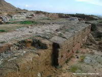 ESTRUCTURAS DEL MURO SUR, HACIA EL ESTE