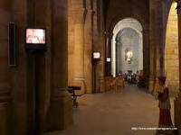 NAVE SUR HCIA LA CABECERA. MONITORES DE TV MOSTRANDO EL ALTAR