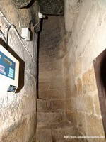 ACCESO A LA TORRE. INICIO DE ESCALERA DE CARACOL