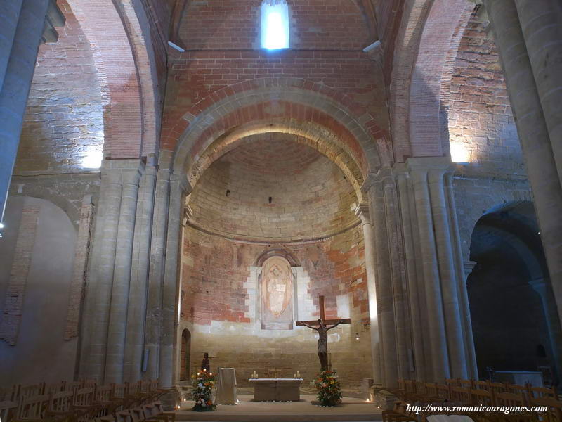 INTERIOR DEL TEMPLO HACIA LA CABECERA