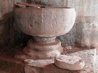 PILA BAUTISMAL EN FORMA DE COPA