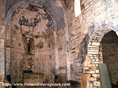 INTERIOR DEL TEMPLO HACIA LA CABECERA