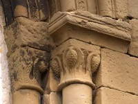 CAPITELES DEL VANO SOBRE LA PORTADA