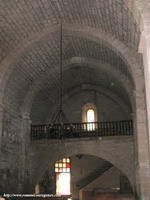NAVE HACIA LOS PIES DEL TEMPLO. JOSE LUIS ARAMEND�A