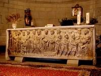SARC�FAGO PALEOCRISTIANO, EN FUNCIONES DE PIEDRA DE ALTAR