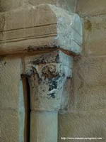 CAPITEL DE LA ARQUER�A ABSIDAL, TRAS EL ALTAR