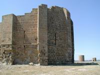 CABECERA DEL TEMPLO CON VENTANALES ASPILLERADOS