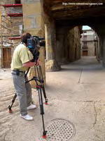 C�MARA DE TVE EN ACCI�N, FILMANDO LA PUERTA DE LA JUDER�A