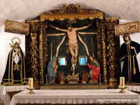 RETABLO DE LA CRIPTA, CON CRISTO CRUCIFICADO