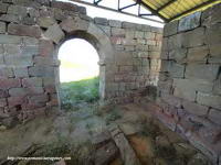 DETALLE DEL INTERIOR DE LAS DOS PUERTAS DE LA CABECERA DEL TEMPLO