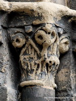 DETALLE DE LA CABECERA RECRECIDA DEL TEMPLO