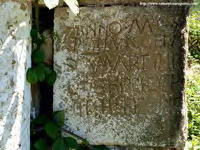 SILLAR EPIGRAFIADO. DETALLE  DE LA CARA OESTE