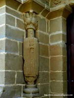 DETALLE DE COLUMNA-ESTATUA EN PORTADA NORTE