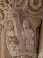 SAN PEDRO DESOREJANDO A MALCO Y JUDAS AHORCADO