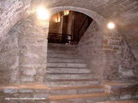 MURO OESTE DE LA CRIPTA, CON ACTUAL ACCESO CENTRAL. PERFILES DE PUERTAS LATERALES