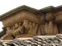 CAPITELES DEL LADO NORTE DEL &Aacute;BSIDE CENTRAL. cABALLEROS Y DAMAS