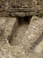 EDIFICACI�N SOBRE TUMBAS ANTERIORES