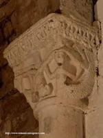 CAPITEL DEL LADO SUR. SIRENAS