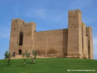 MURO SUR, CON LAS DOS TORRES QUE FLANQUEAN EL ACCESO EN �NGULO