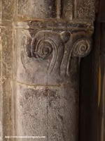 CAPITEL DEL VANO NORTE DE ACCESO A LA CRIPTA