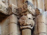 CAPITEL DEL LADO ESTE