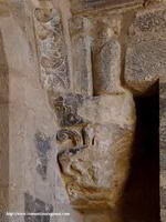CAPITEL DEL LADO ESTE, DETERIORADO