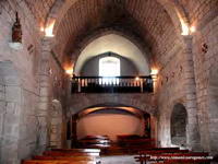INTERIOR DE LA NAVE HACIA LOS PIES