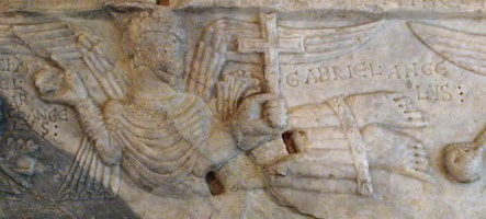 EL ARC�NGEL MIGUEL Y LA INSCRIPCI�N DEL TURIFERARIO GABRIEL