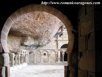 SAN JUAN DE LA PEA - PUERTA DE ACCESO AL CLAUSTRO