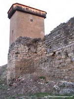 MURALLA Y CUBO OESTE. AL FONDO TORRE-DONJ�N