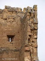 ASPILLERA SUPERIOR NORTE, RETRANQUEO DEL MURO Y MURO ESTE EN PRECARIO.