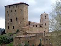 VISTA SUROESTE. RESTO DE LA TORRE PRIMITIVA AL SUR, EN CONTINUACI�N CON LA AMPLIACI�N POSTERIOR