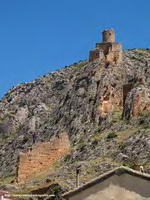 CASTILLO Y RESTOS DE CONTRUCCIONES DEFENSIVAS