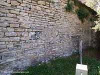 PUERTA CEGADA DEL ANTIGUO RECINTO
