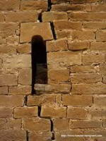 DETALLE LIENZO SUR. PUERTA EN ALTURA CONMECHINALES.  ASPILLERA