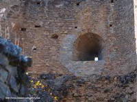 DETALLE ASPILLERA, MOSTRANDO GRAN ESPESOR DE MURO.