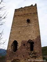VISTA OESTE TORRE DEL HOMENAJE. PUERTA DE ENTRADA A IZQUIERDA, Y VANO DE ACCESO A CAMINO DE RONDA
