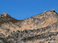 PANTANO DE MEDIANO. PE�A MONTA�ESA Y PIRINEO. ASOMA LA TORRE DE MEDIANO EN EL PANTANO.