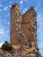 VISTA DE CONJUNTO DE LA TORRE MEDIEVAL