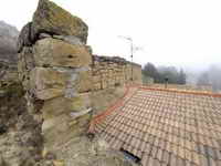 MURALLA MEDIEVAL SOBRE EL CASER&Iacute;O