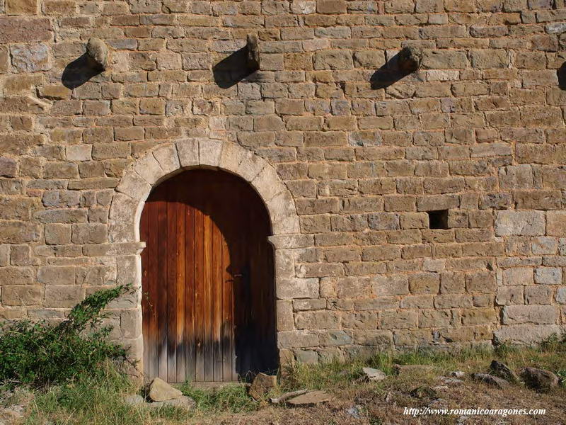 INTERIOR DEL TEMPLO HACIA LA CABECERA