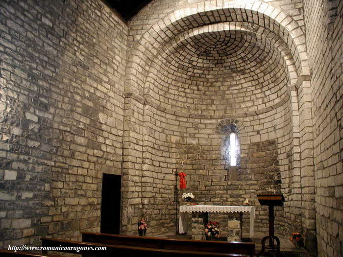 INTERIOR HACIA LA CABECERA