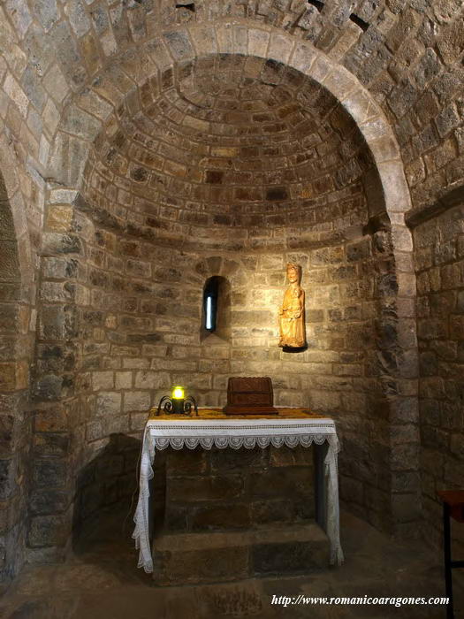 CABECERA DE CAPILLA BAJO LA TORRE.