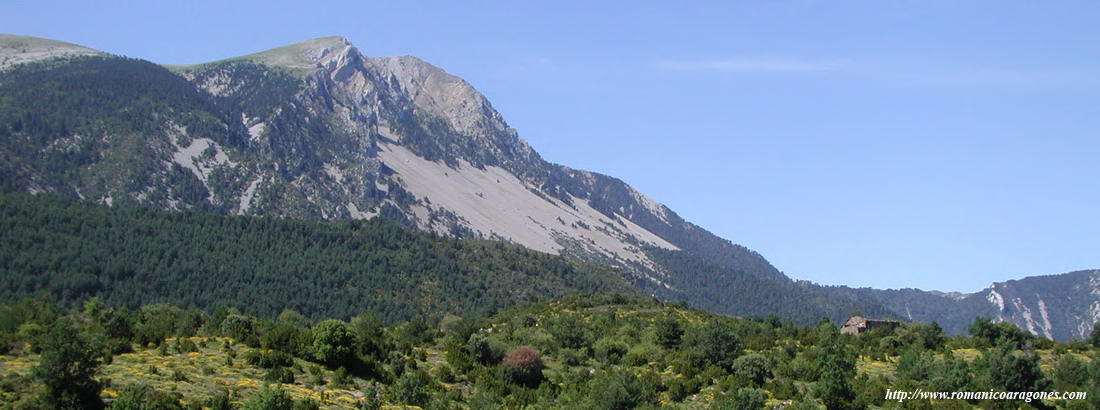 VISTA NORTE DEL PICO DE GUARA. A LA DERECHA, SITUACIN DE LA ERMITA