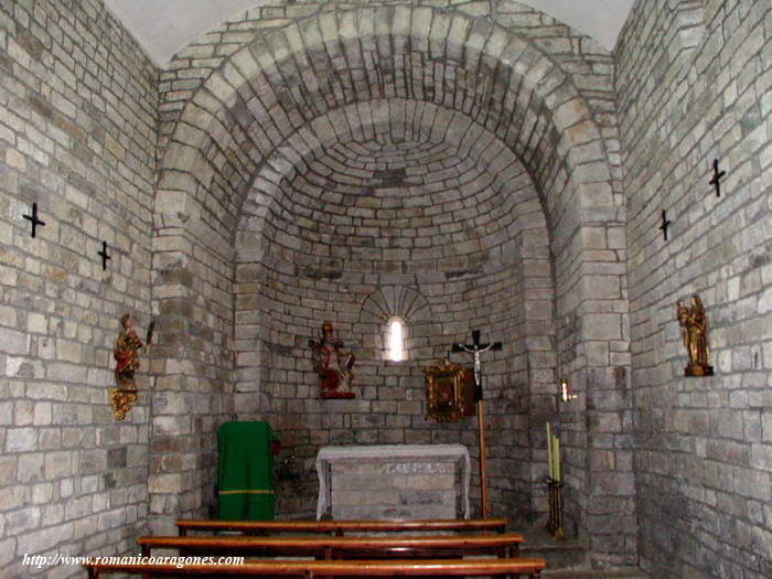 INTERIOR DEL TEMPLO HACIA LA CABECERA