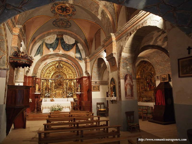 INTERIOR DEL TEMPLO HACIA LA CABECERA