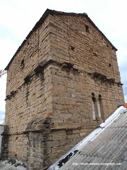 VISTA DE LA TORRE DESDE EL SUROESTE